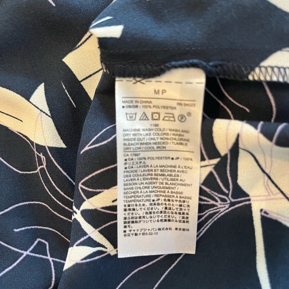 Banana Republic Sleeveless Blouse - Picture 5 of 5